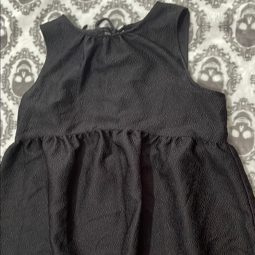 Elegant Black Sleeveless top - Picture 1 of 3